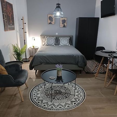 Petite Suite With Backyard. Mytilíni Kültér fotó